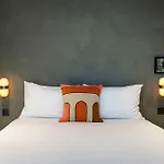Veeve - De Beauvoir Hideaway
