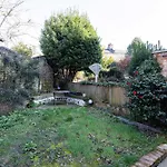 Veeve - De Beauvoir Hideaway