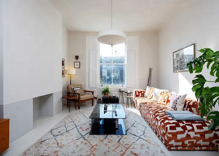 Veeve - De Beauvoir Hideaway